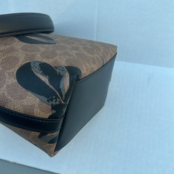 New COACH City Bucket Bag In Signature Canvas With Bow Print - Picture 6 of 12